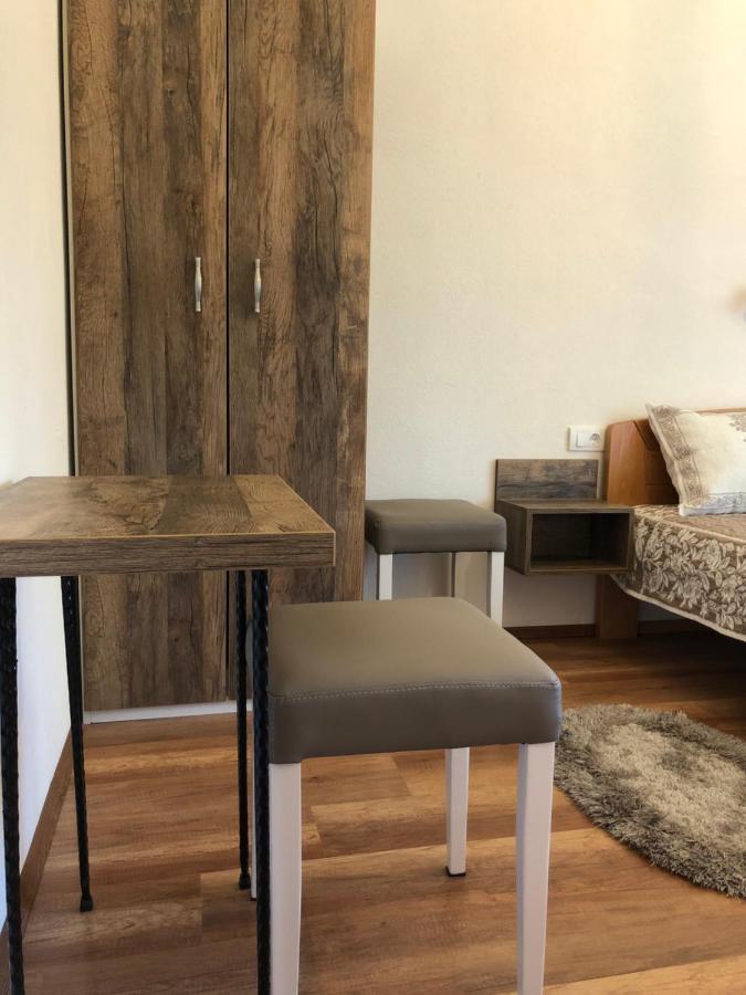 Guesthouse D&D Licko Petrovo Selo Eksteriør billede