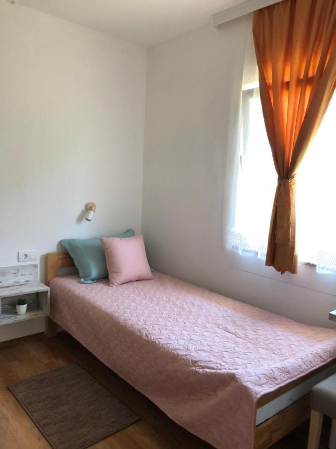 Guesthouse D&D Licko Petrovo Selo Eksteriør billede
