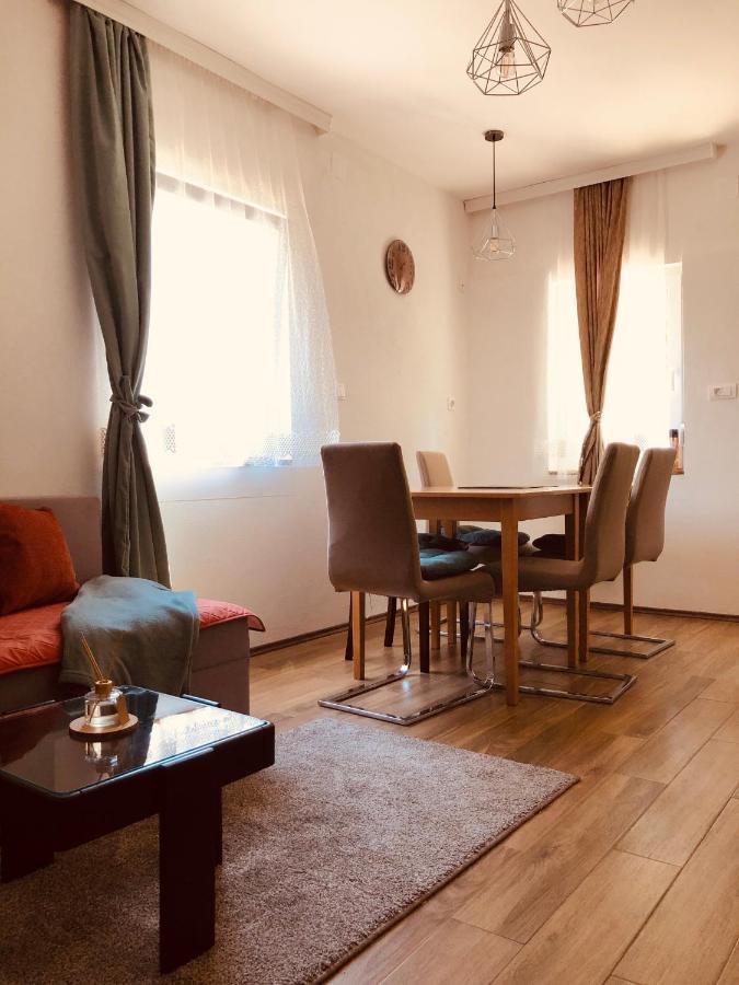 Guesthouse D&D Licko Petrovo Selo Eksteriør billede
